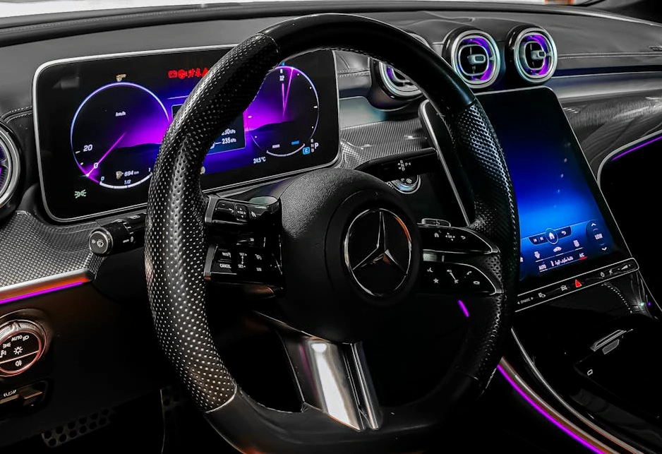 Dashboard di un corso online di public speaking in modalità scura.